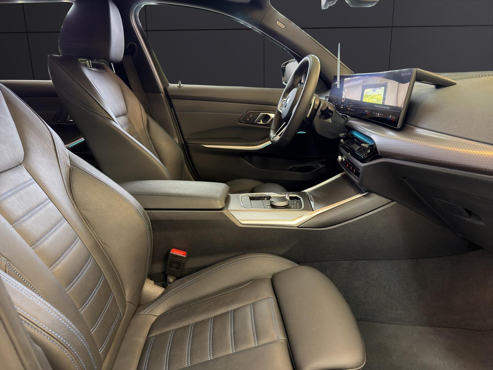 BMW 320d xDrive Touring-image-14