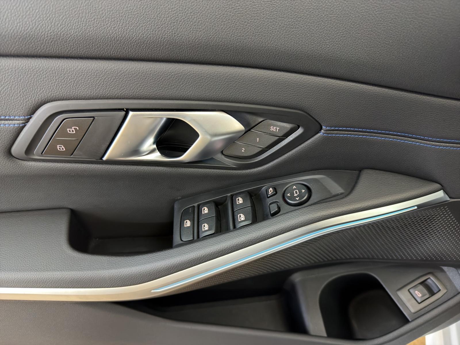 BMW 320d xDrive Touring-image-9
