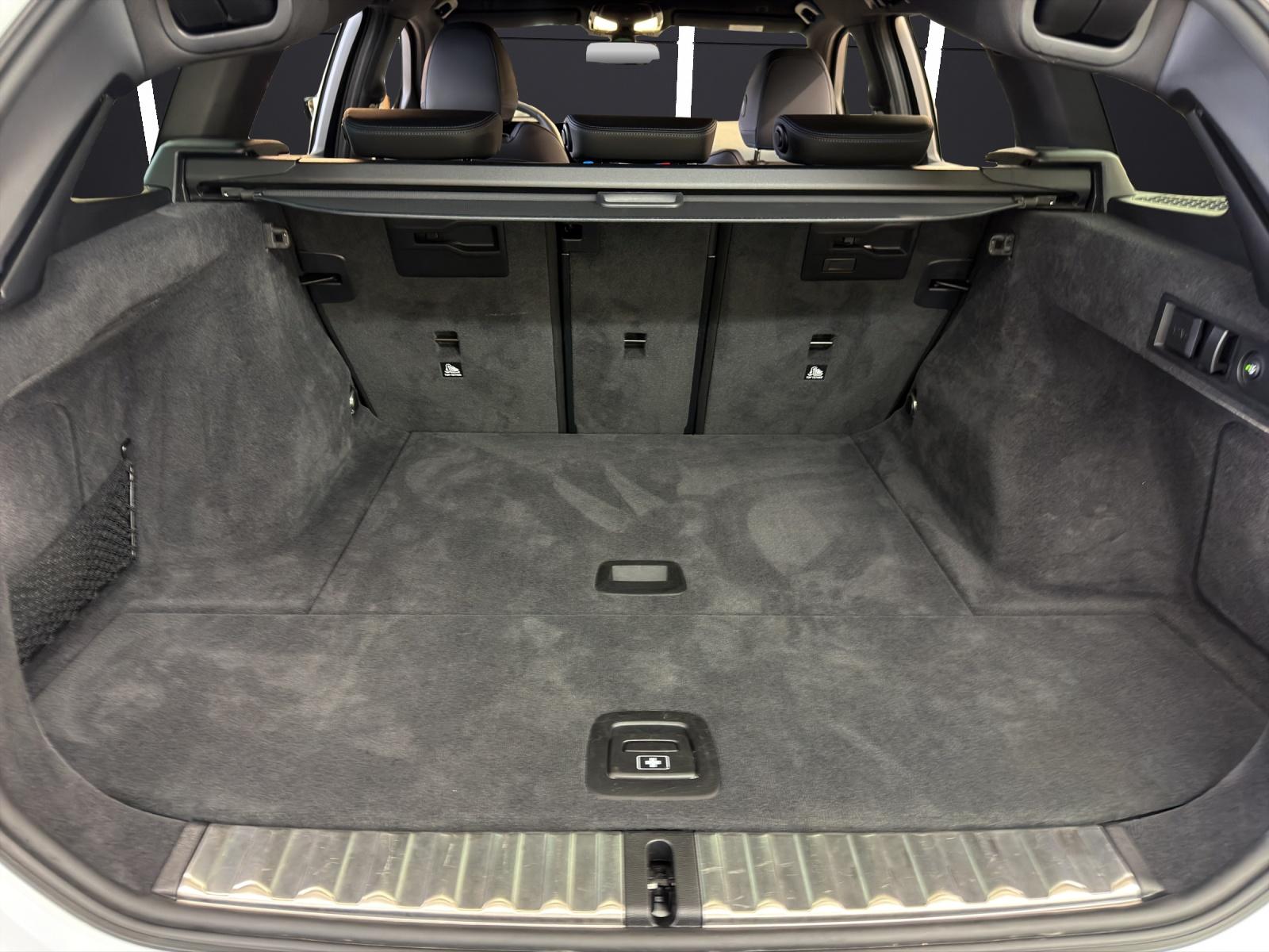 BMW 320d xDrive Touring-image-12