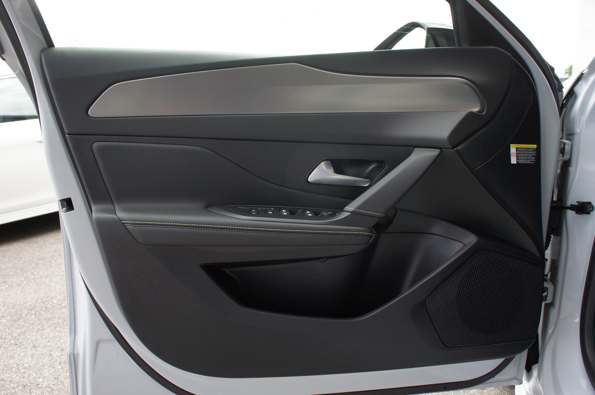 PEUGEOT 308 1.2 HEV 145 GT-image-14