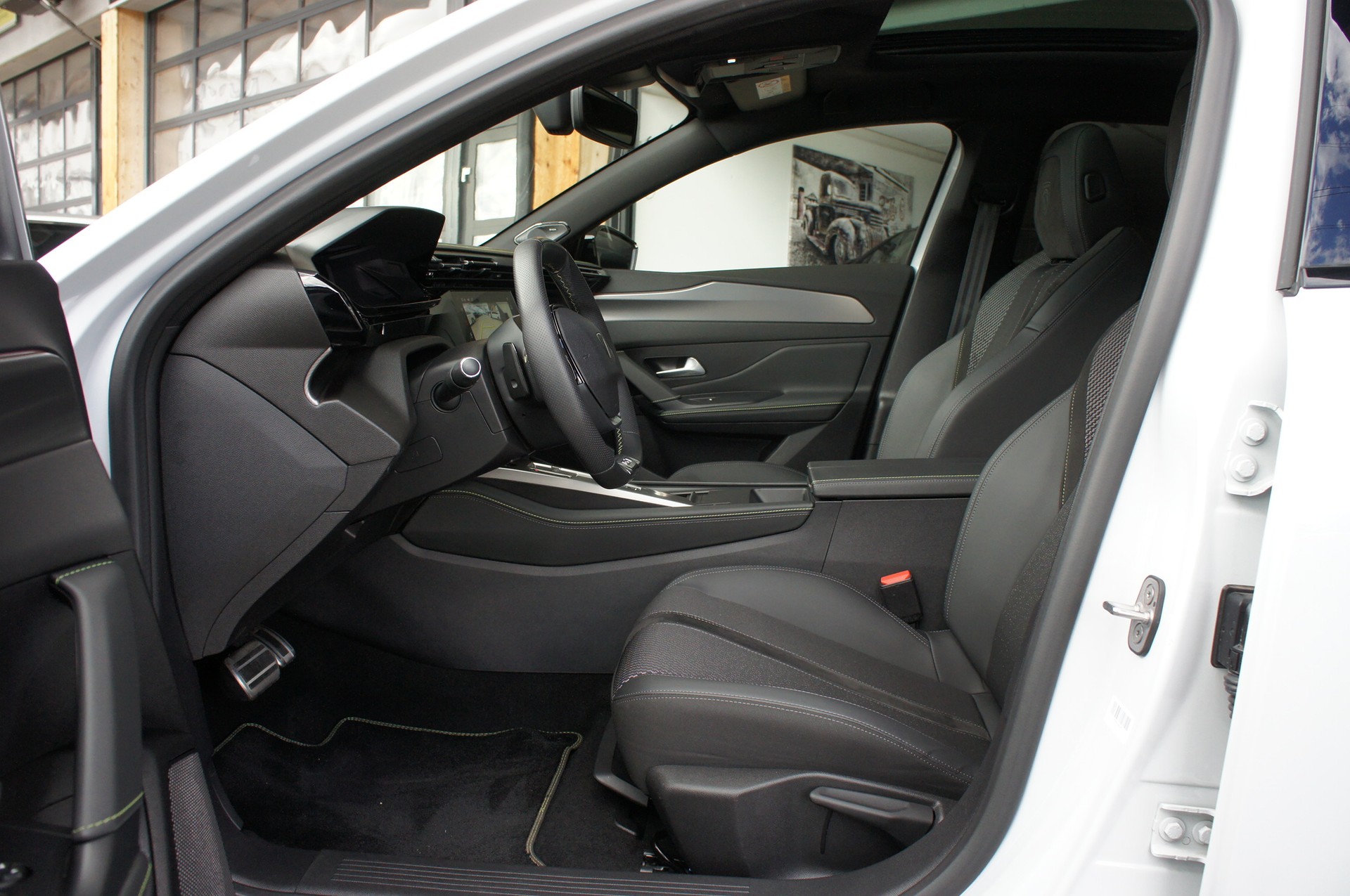 PEUGEOT 308 1.2 HEV 145 GT-image-15