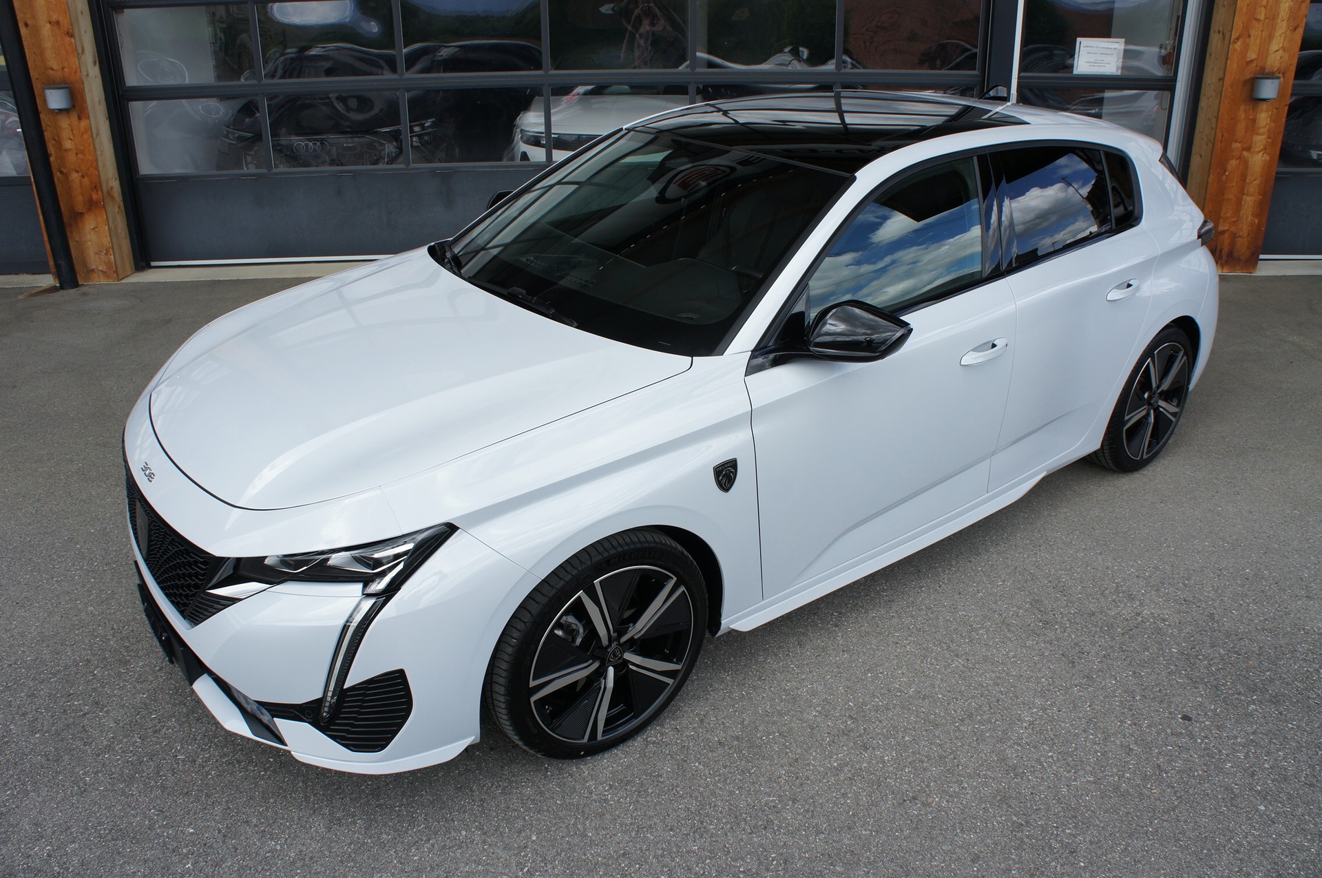 PEUGEOT 308 1.2 HEV 145 GT-image-8