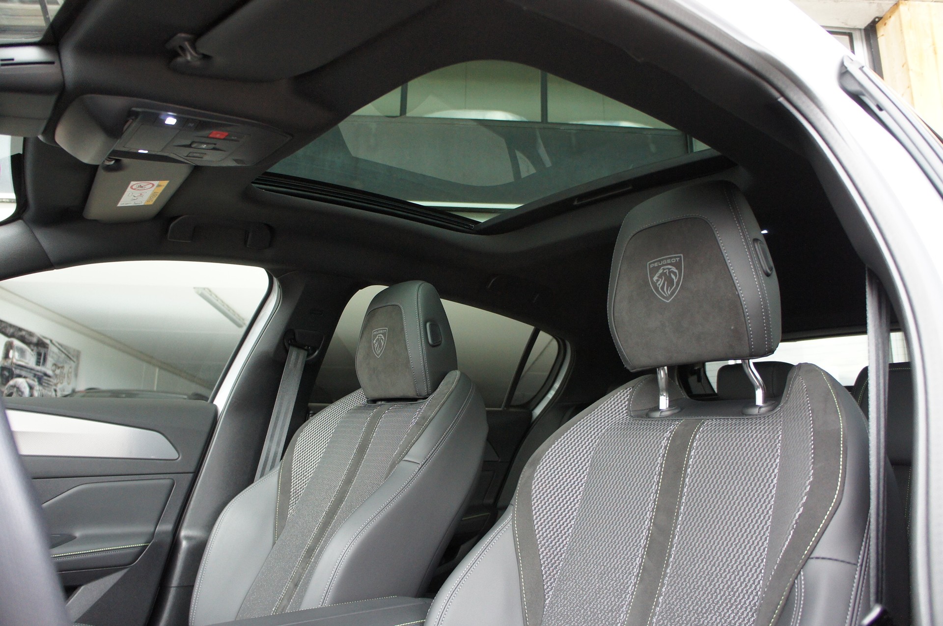 PEUGEOT 308 1.2 HEV 145 GT-image-16