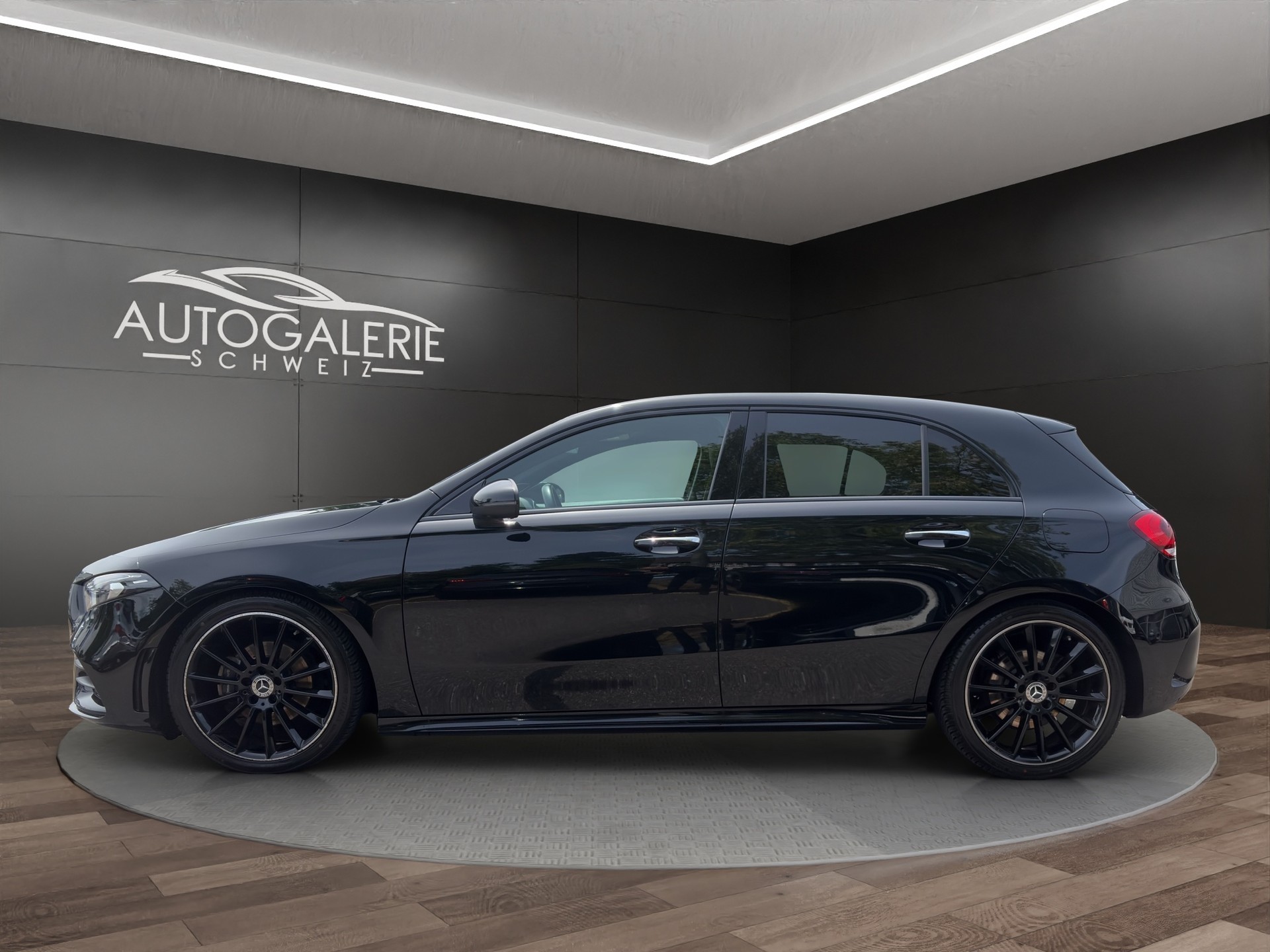 MERCEDES-BENZ A 200 AMG Line 7G-DCT | CH | Panorama | Premium PLUS | 19" | Head Up | 360 Kamera |-showroom-element-3