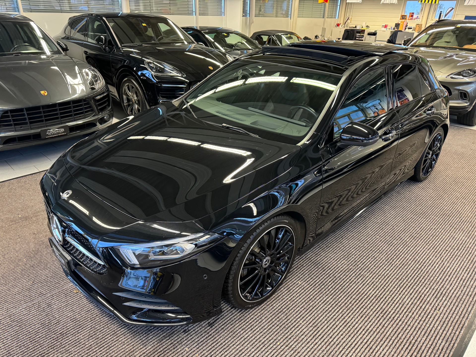 MERCEDES-BENZ A 200 AMG Line 7G-DCT | CH | Panorama | Premium PLUS | 19" | Head Up | 360 Kamera |-image-37
