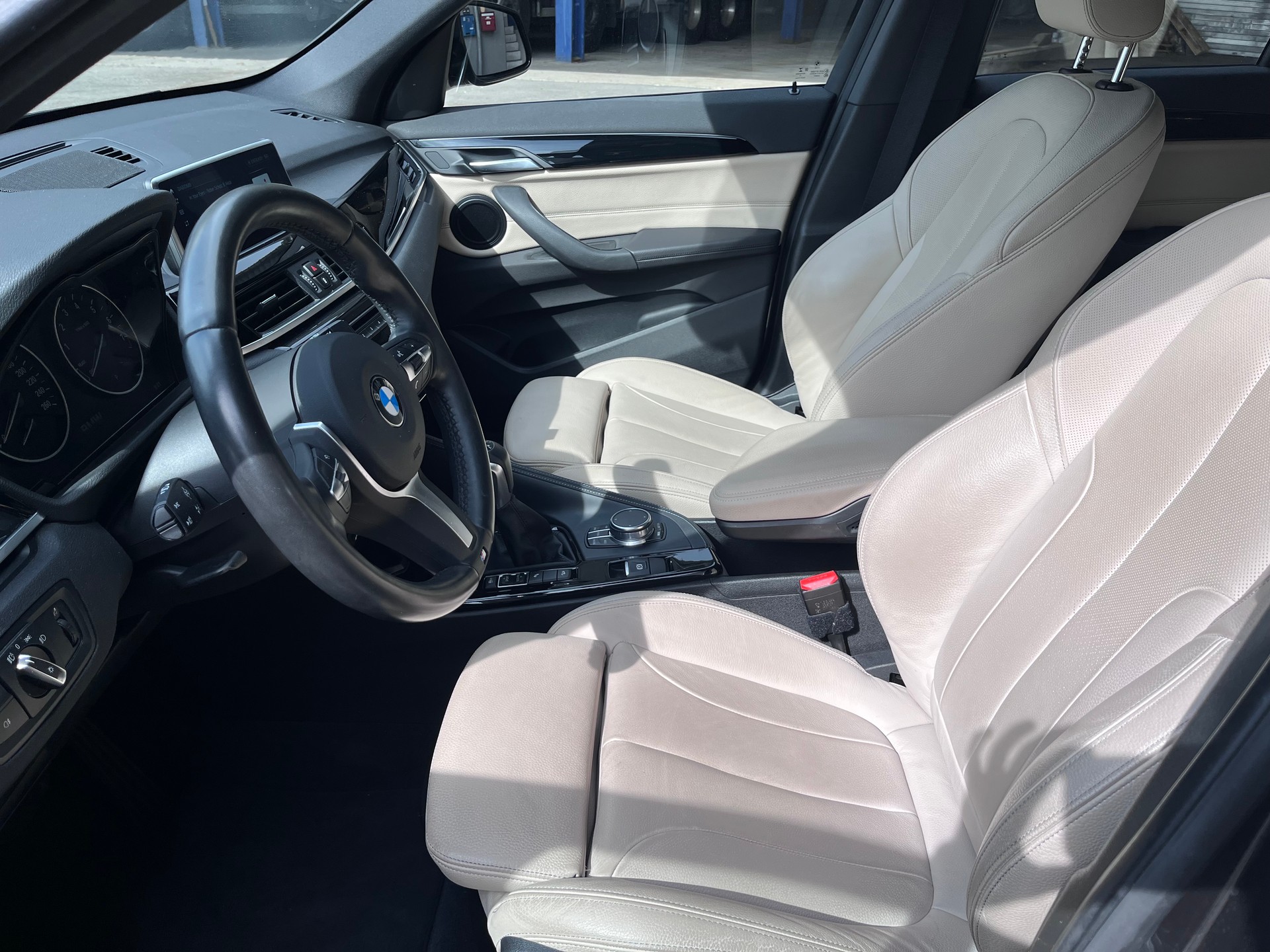 BMW X1 xDrive 25i M-Sportpaket-image-3