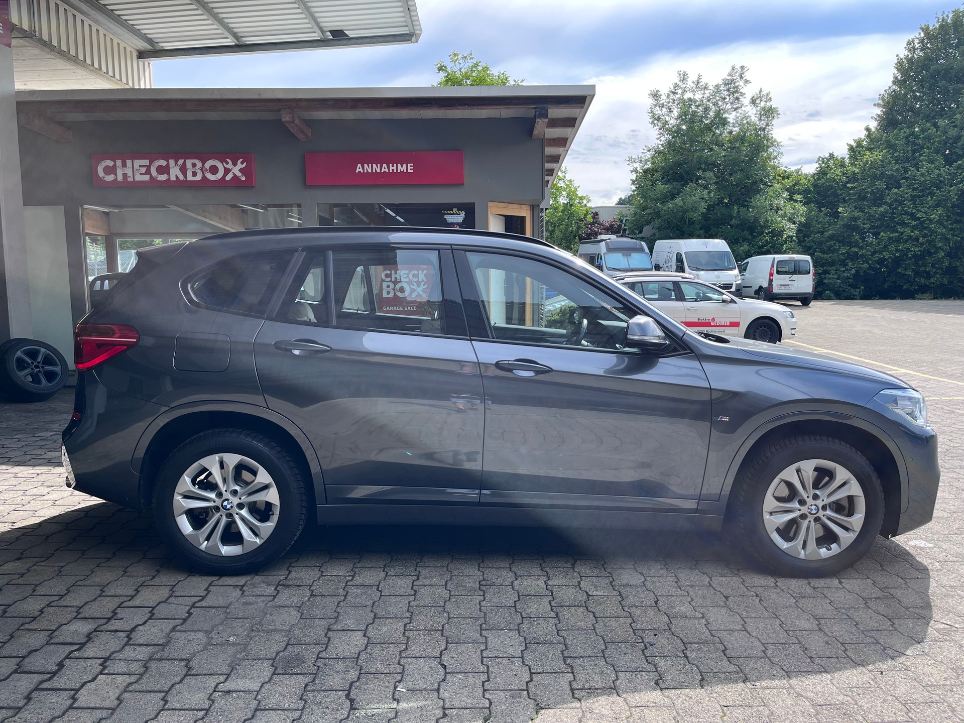 BMW X1 xDrive 25i M-Sportpaket-image-1