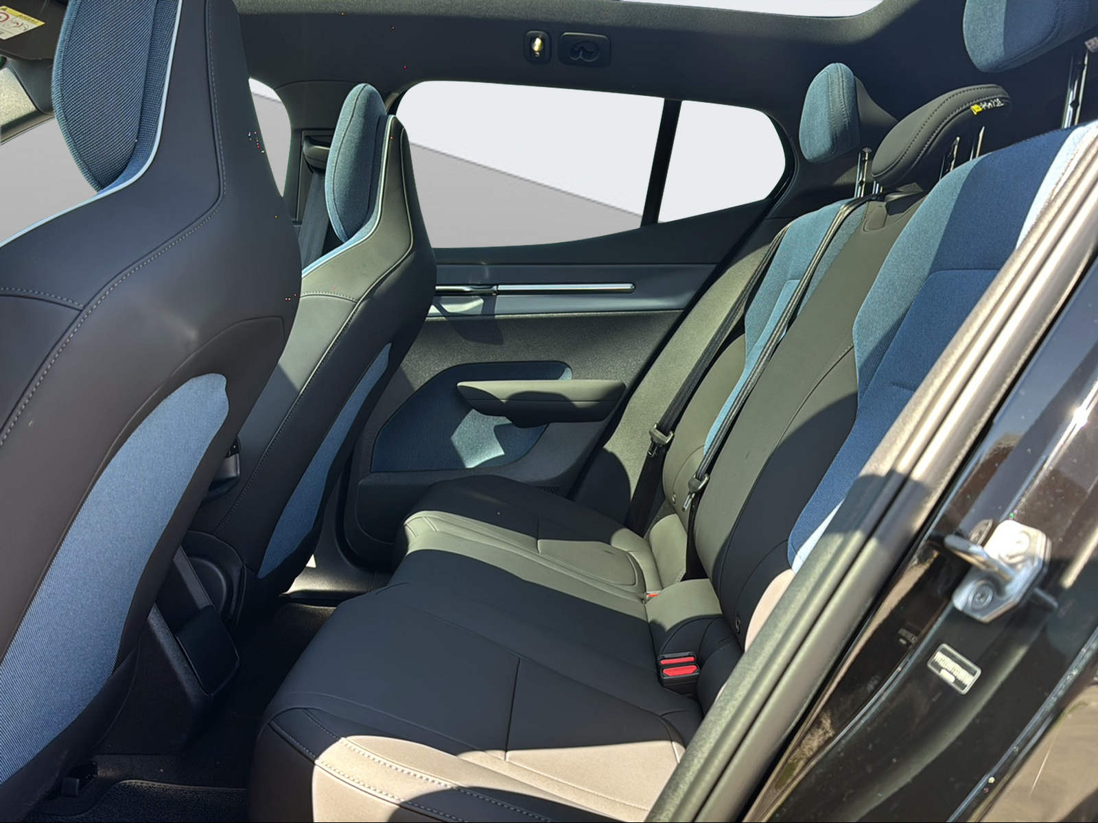 VOLVO EX 30 E60 Twin Ultra Performance Sw. Black Ed. AWD-image-13
