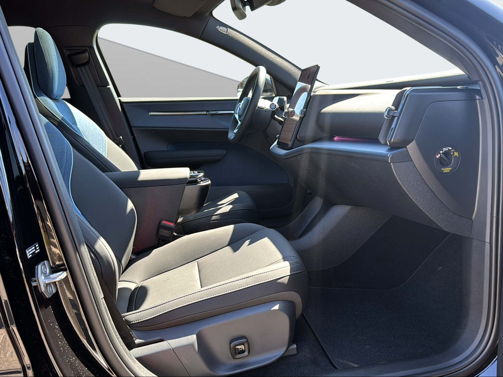 VOLVO EX 30 E60 Twin Ultra Performance Sw. Black Ed. AWD-image-14