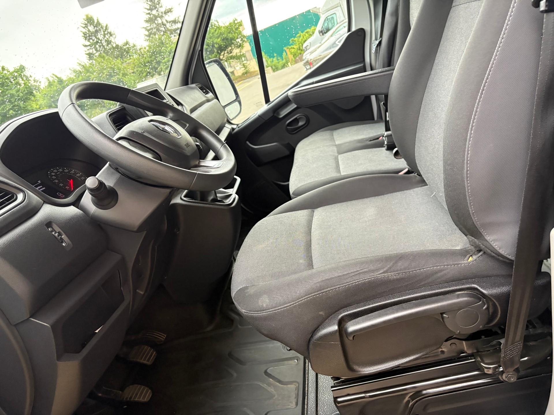 RENAULT 2.3 dCi 145 TwinTurbo-image-4