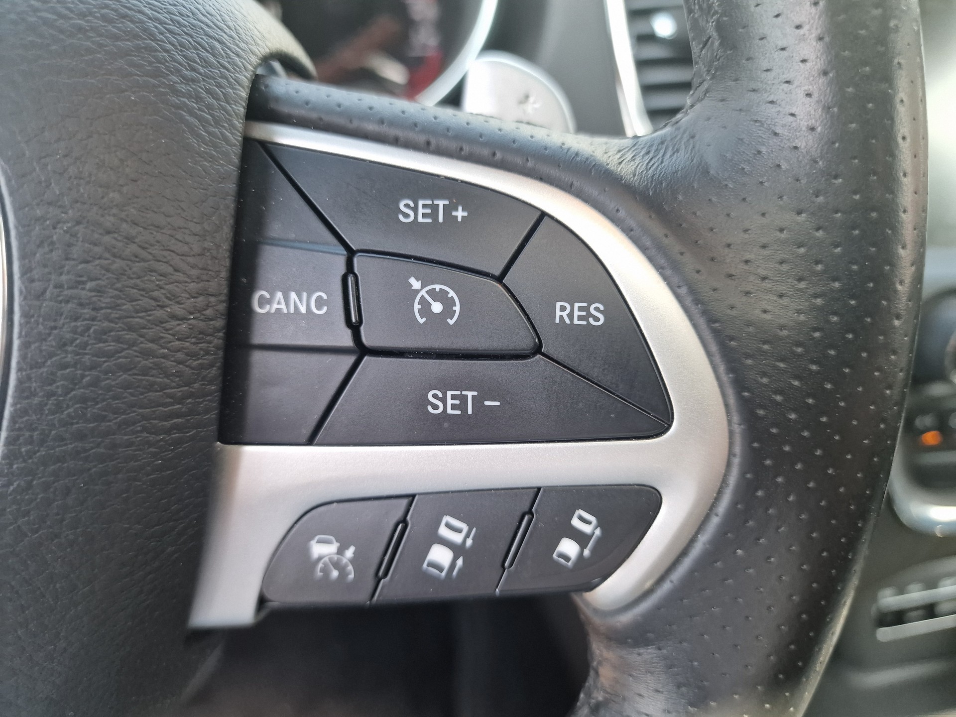 DODGE R/T 5.7 AWD-image-17