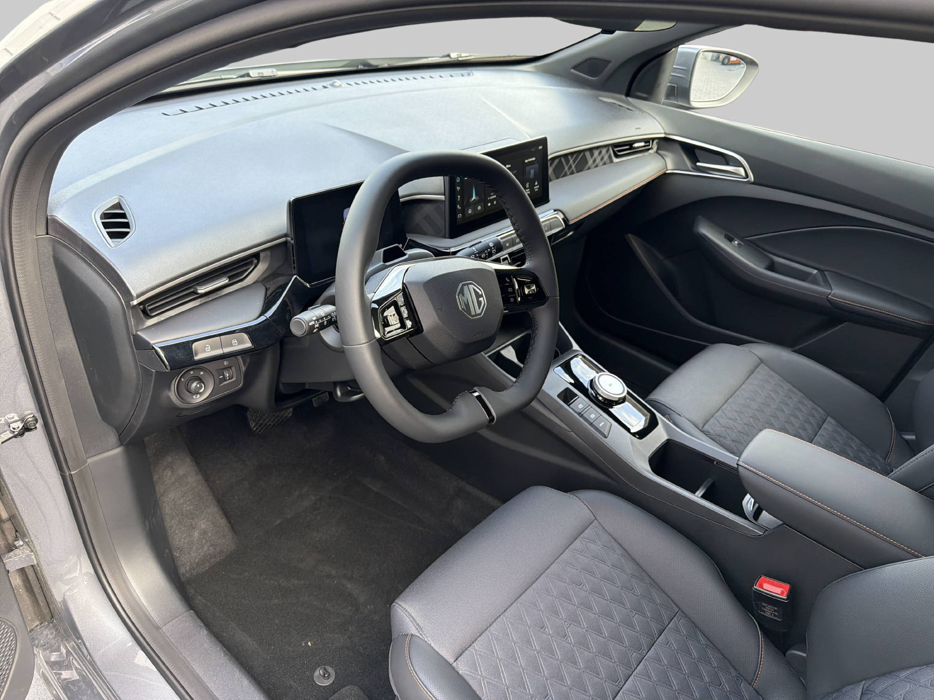 MG 3 1.5 Hybrid Luxury-image-4