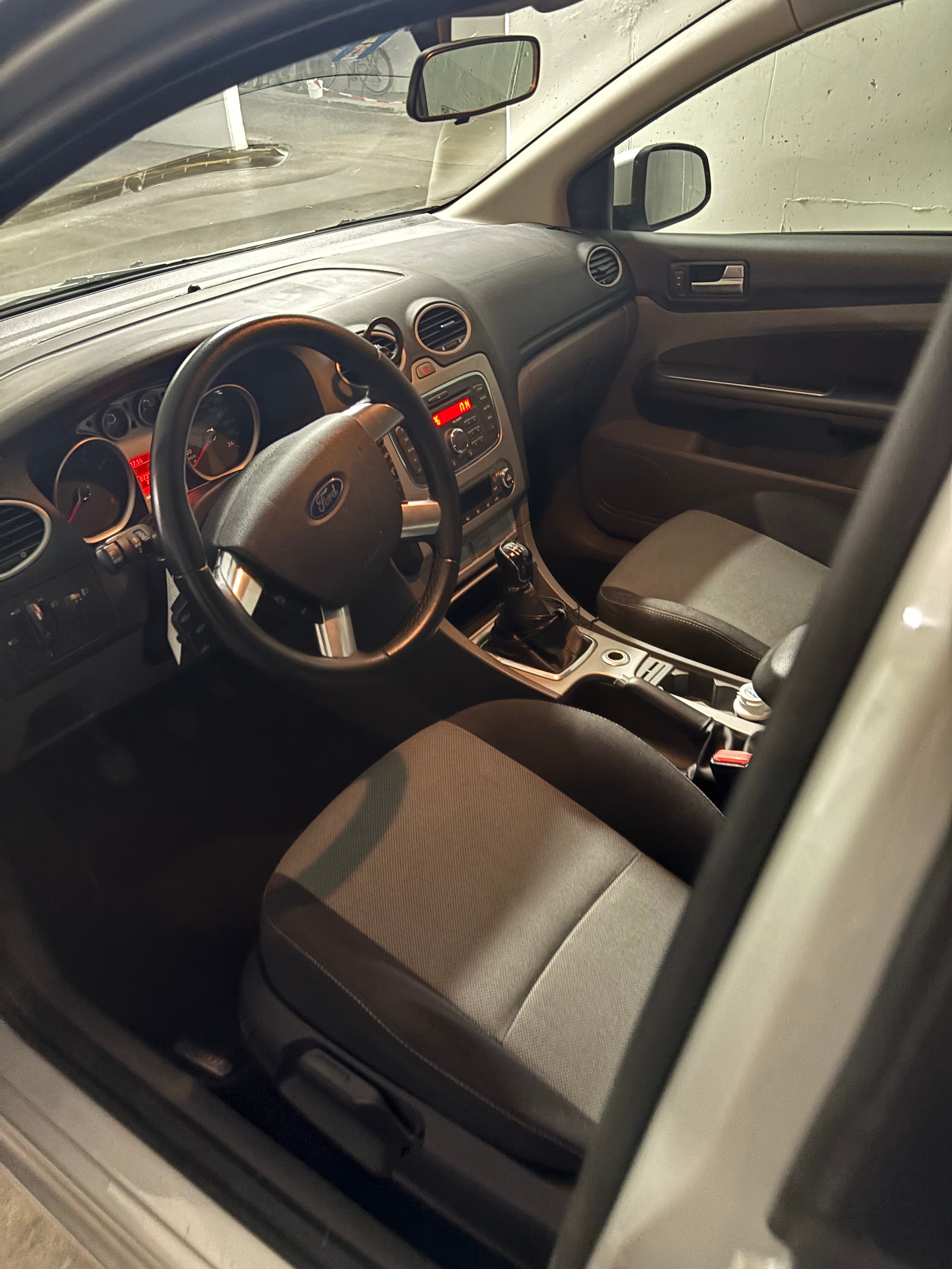 FORD 1.6i 16V Ambiente 70tkm-image-2