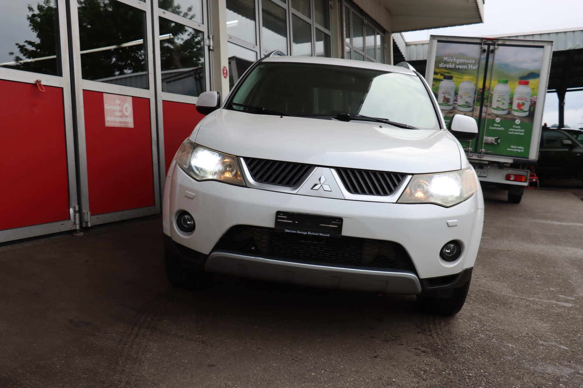 MITSUBISHI Outlander 2.0 DID Intense 4WD-showroom-element-2