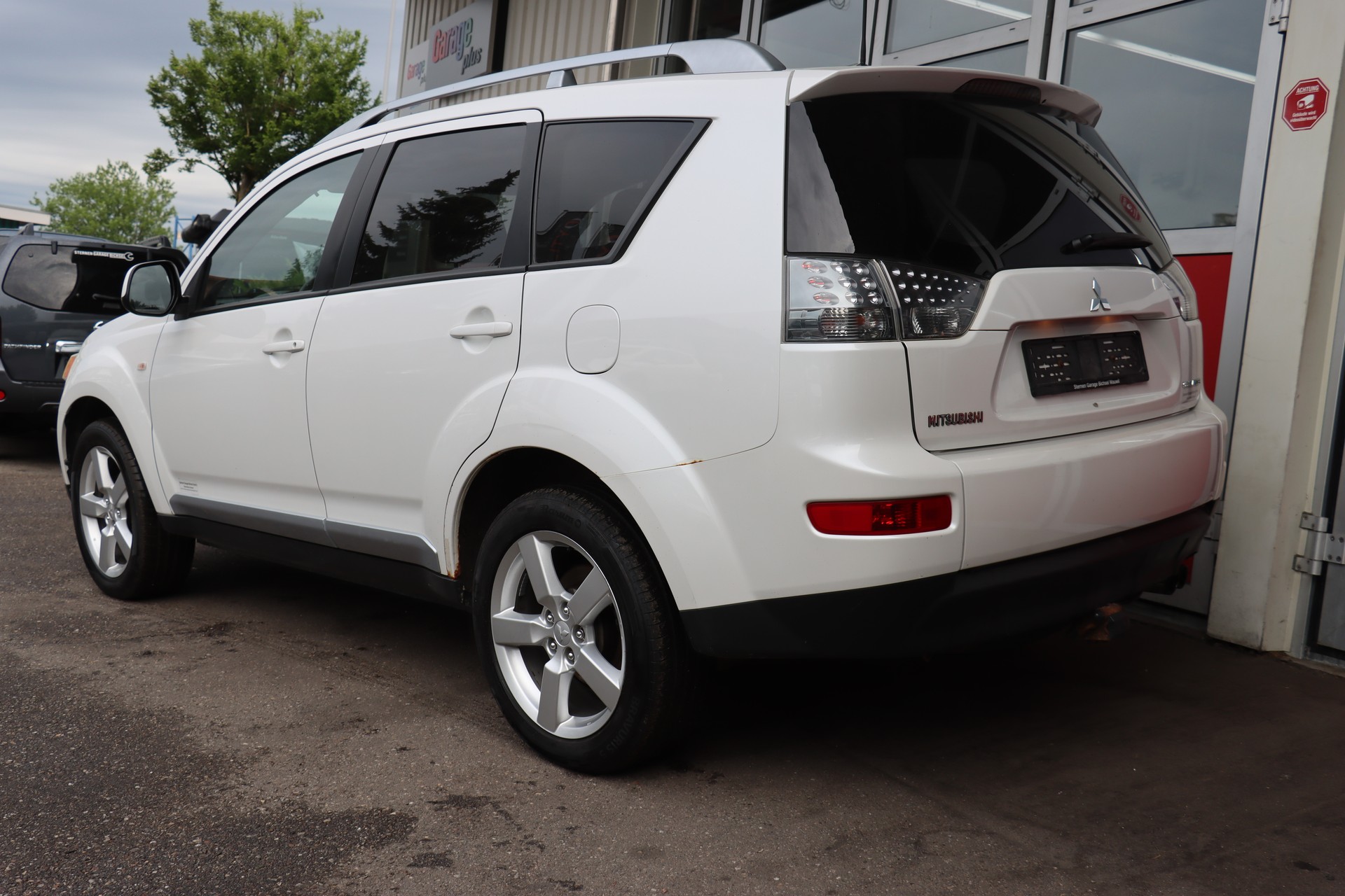 MITSUBISHI Outlander 2.0 DID Intense 4WD-image-5