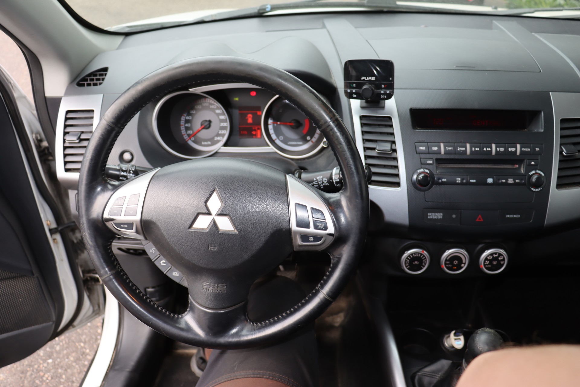 MITSUBISHI Outlander 2.0 DID Intense 4WD-image-12