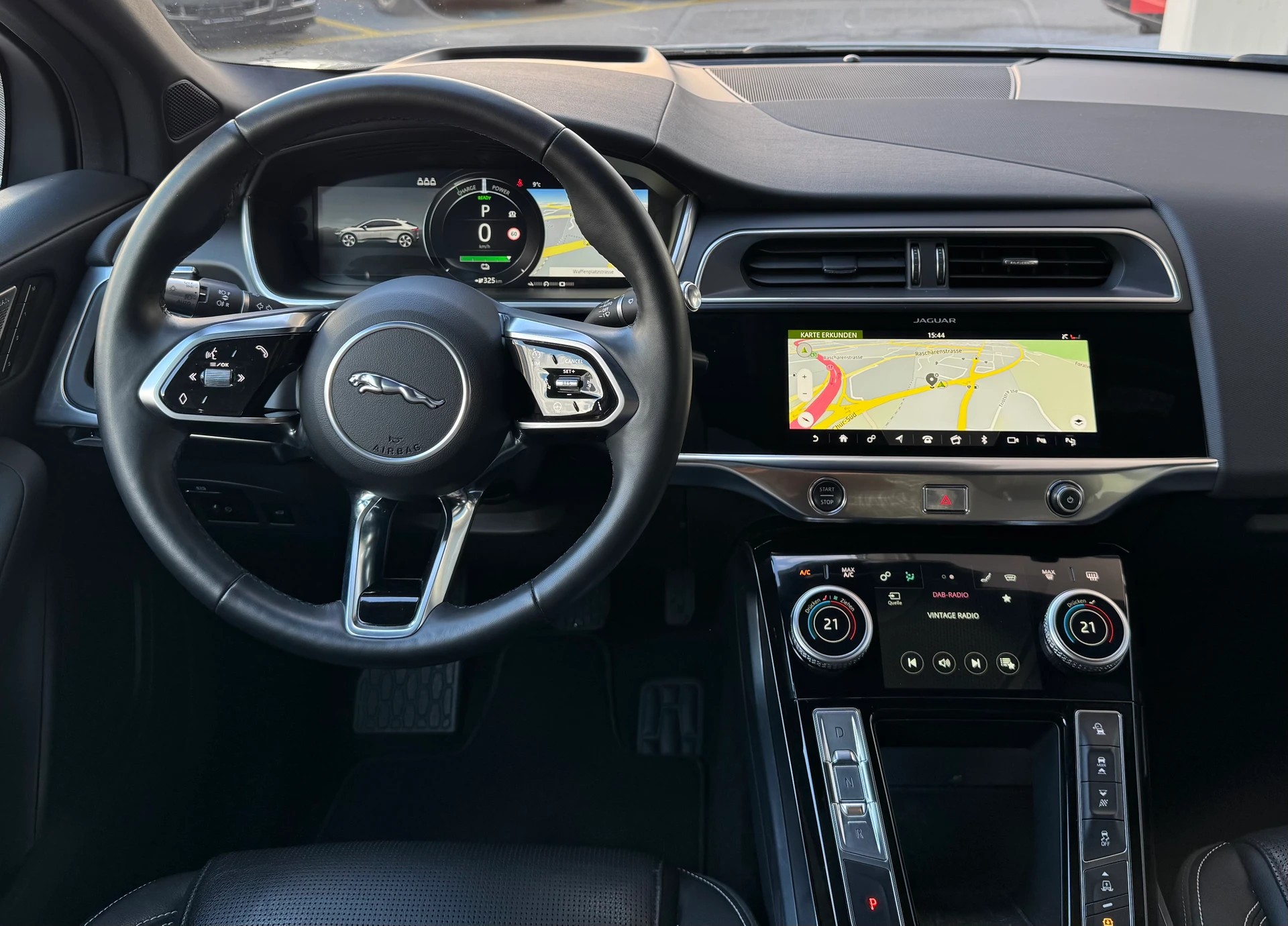 JAGUAR I-Pace EV400 SE AWD-image-12