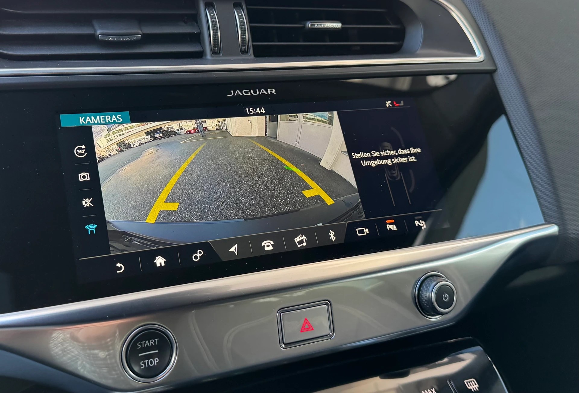 JAGUAR I-Pace EV400 SE AWD-image-17