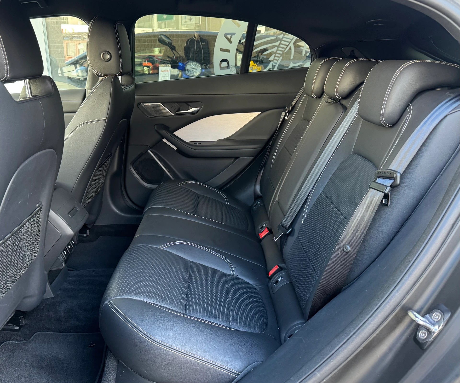 JAGUAR I-Pace EV400 SE AWD-image-9