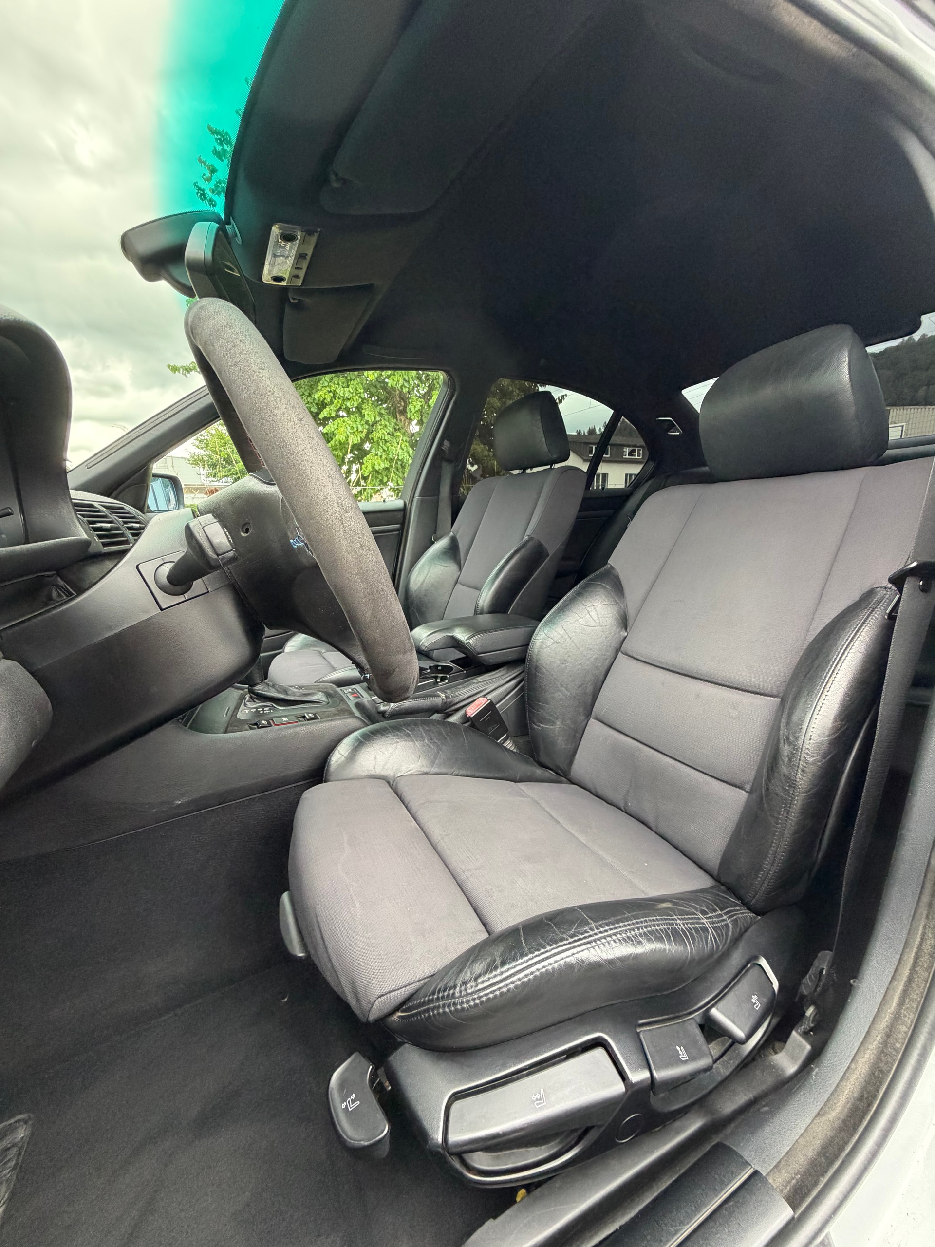 BMW 330i-image-10
