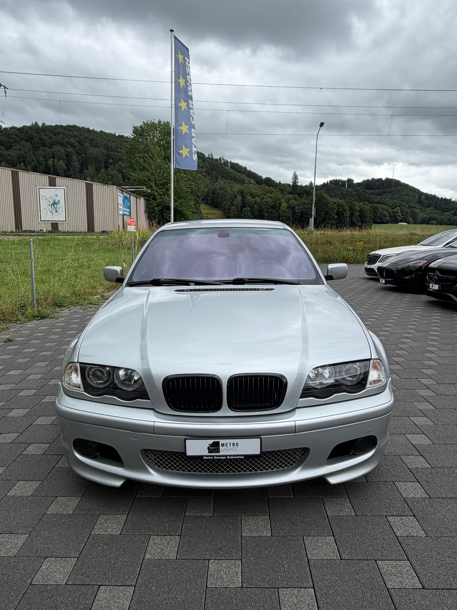 BMW 330i-image-7