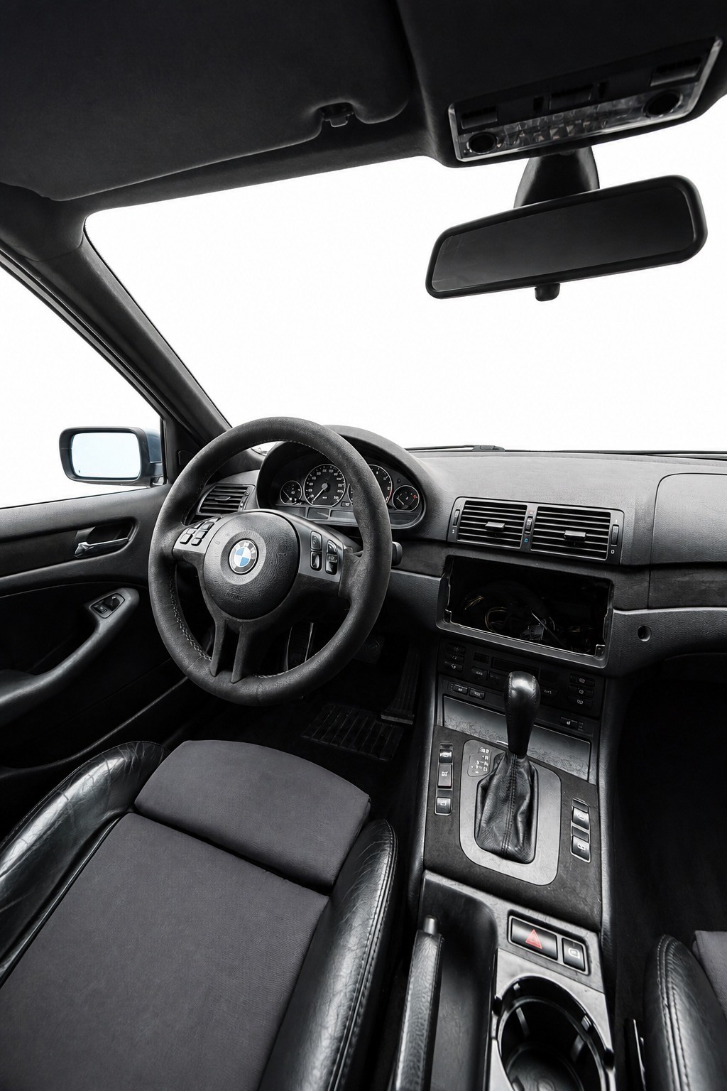 BMW 330i-image-11