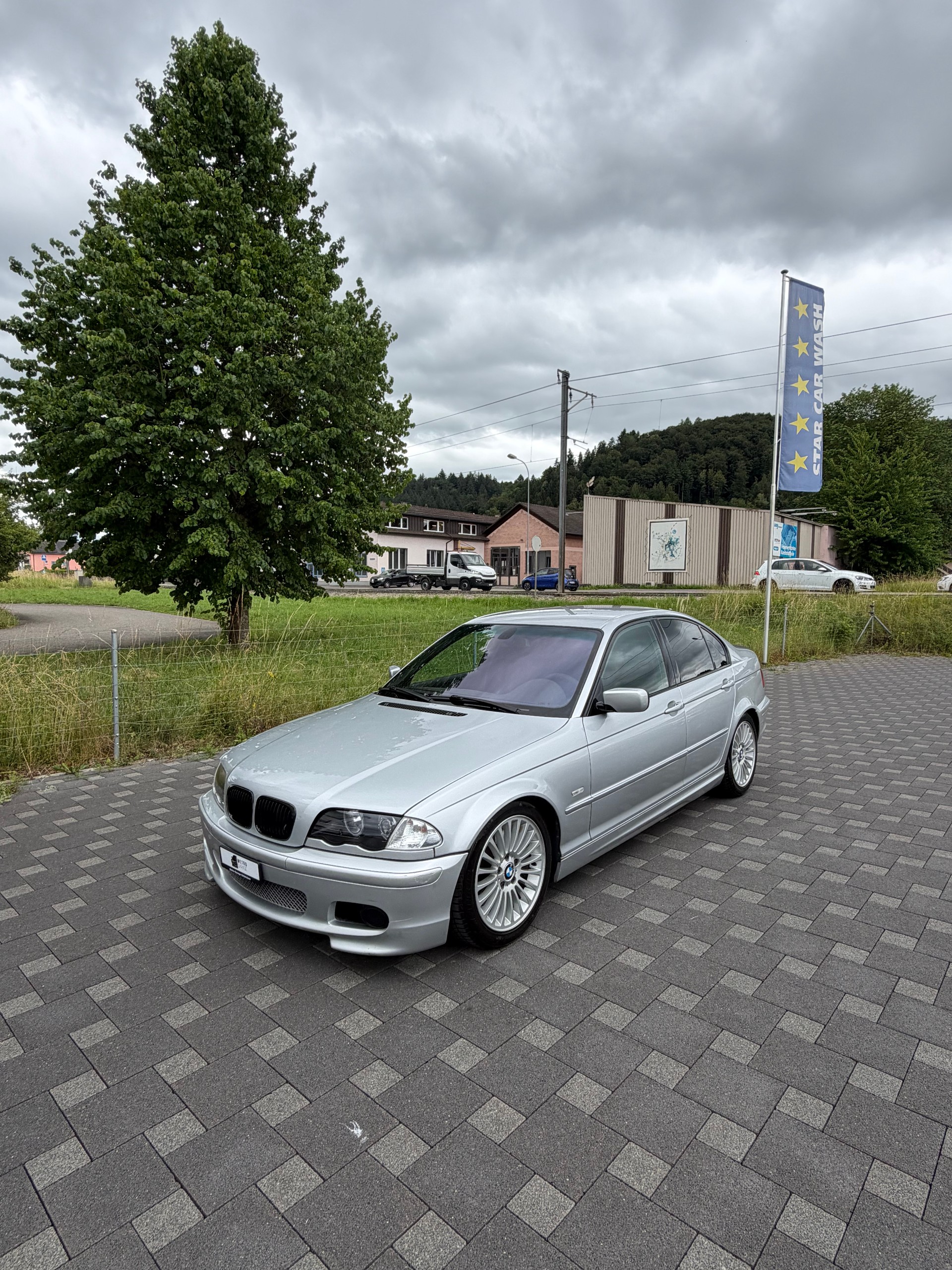 BMW 330i