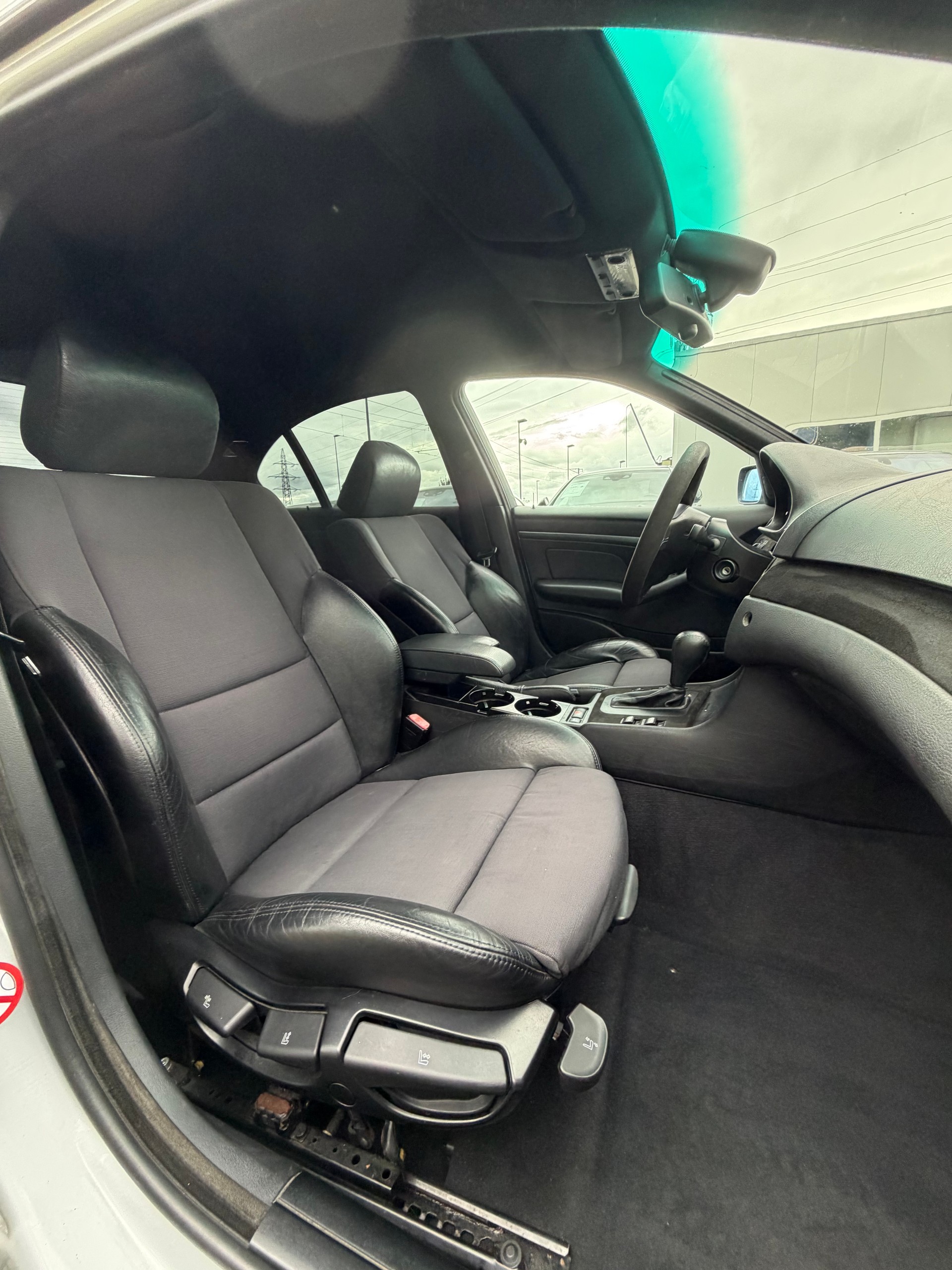 BMW 330i-image-16