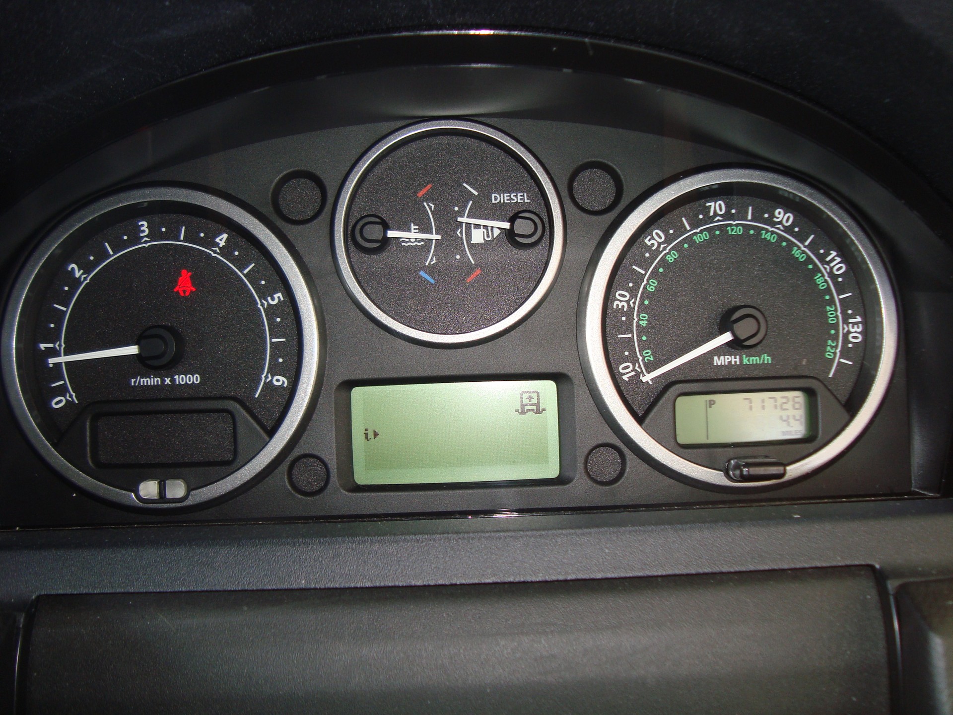 LAND ROVER Discovery 2.7d V6 S Family Edition-image-9