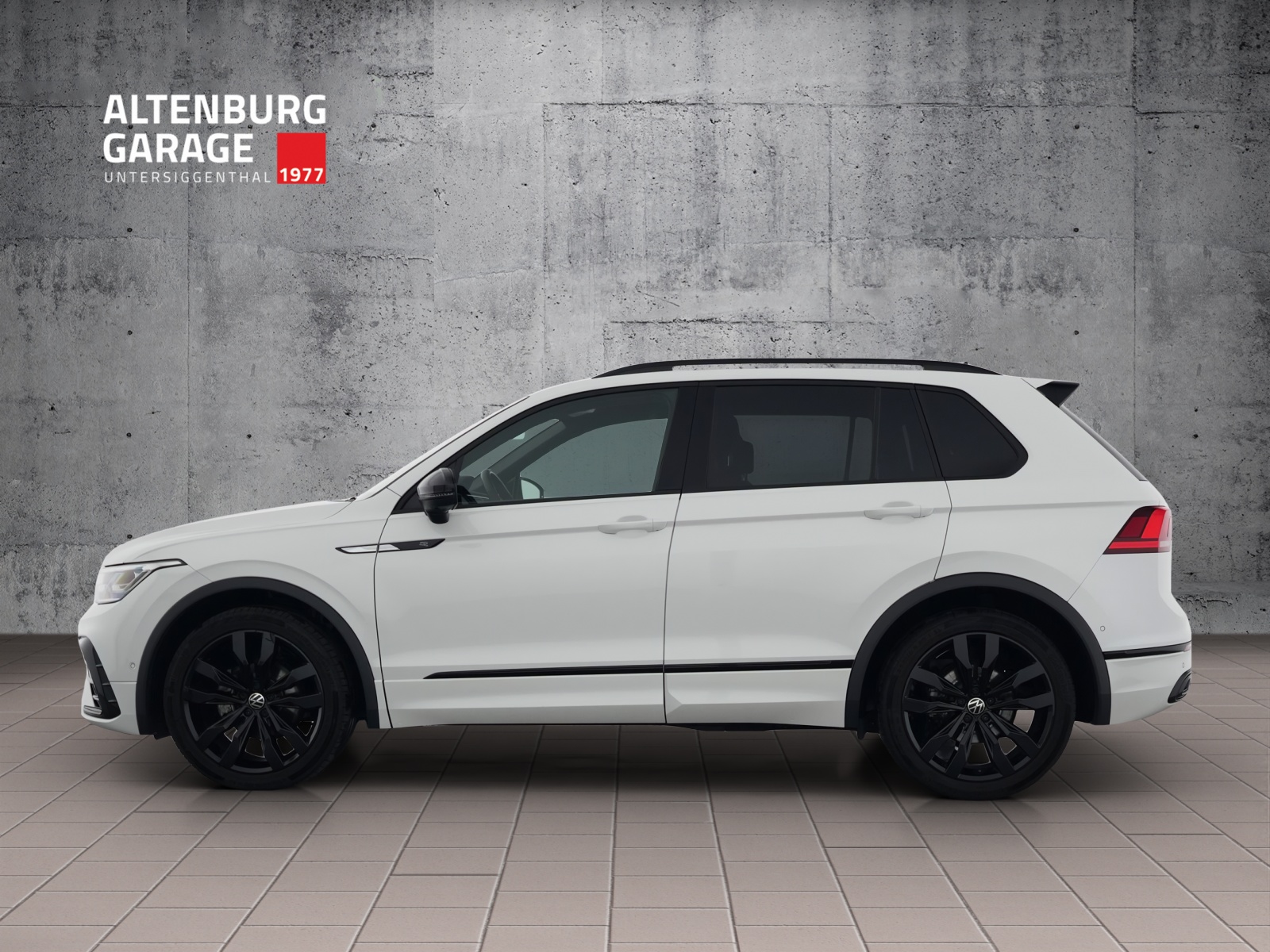 VW Tiguan 1.5 TSI R-Line 2WD-showroom-element-1