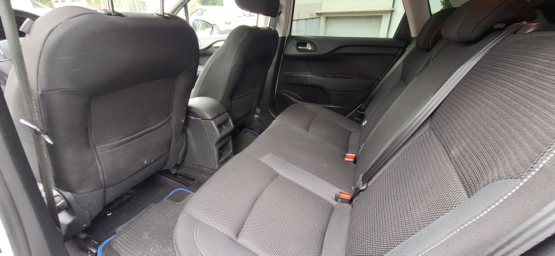 CITROEN C4 1.2 Pure Tech Feel Edition-image-9