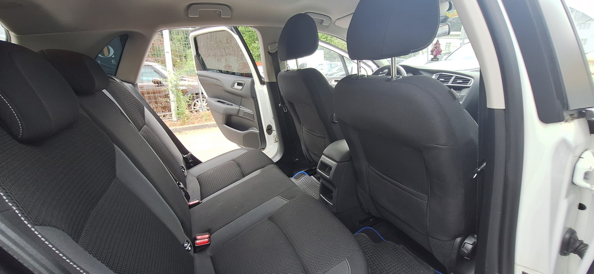 CITROEN C4 1.2 Pure Tech Feel Edition-image-11