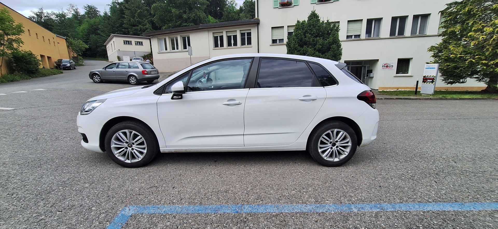CITROEN C4 1.2 Pure Tech Feel Edition-image-2