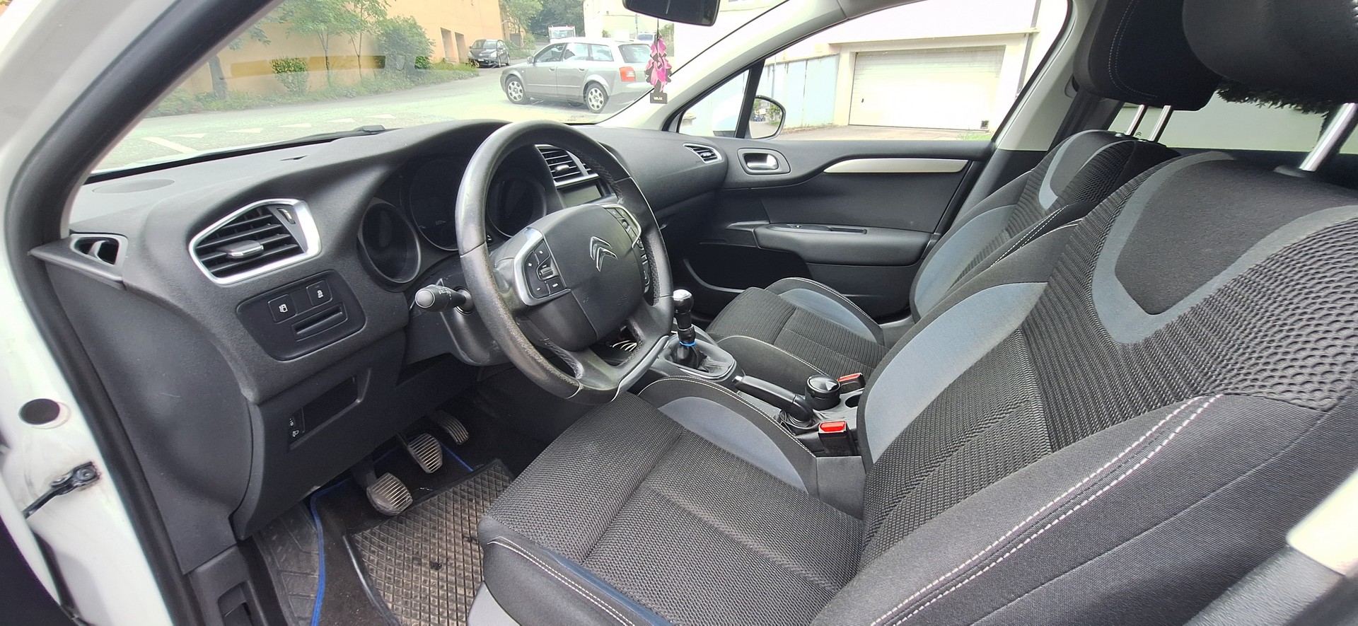 CITROEN C4 1.2 Pure Tech Feel Edition-image-8