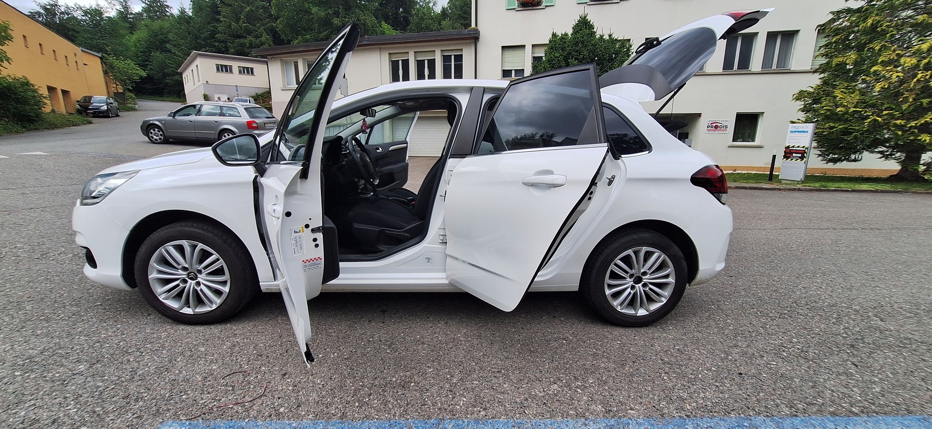 CITROEN C4 1.2 Pure Tech Feel Edition-image-15