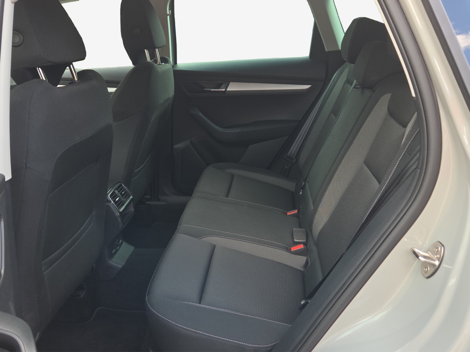SKODA Karoq 1.0 TSI Ambition-image-11