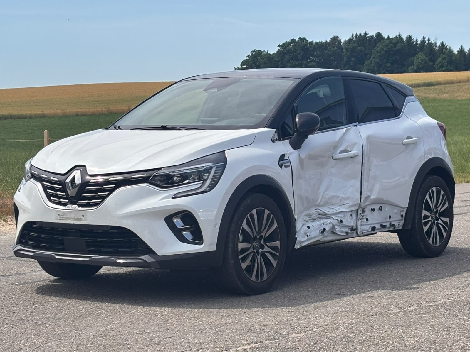 RENAULT Captur 1.3 TCe Initiale EDC-image-0