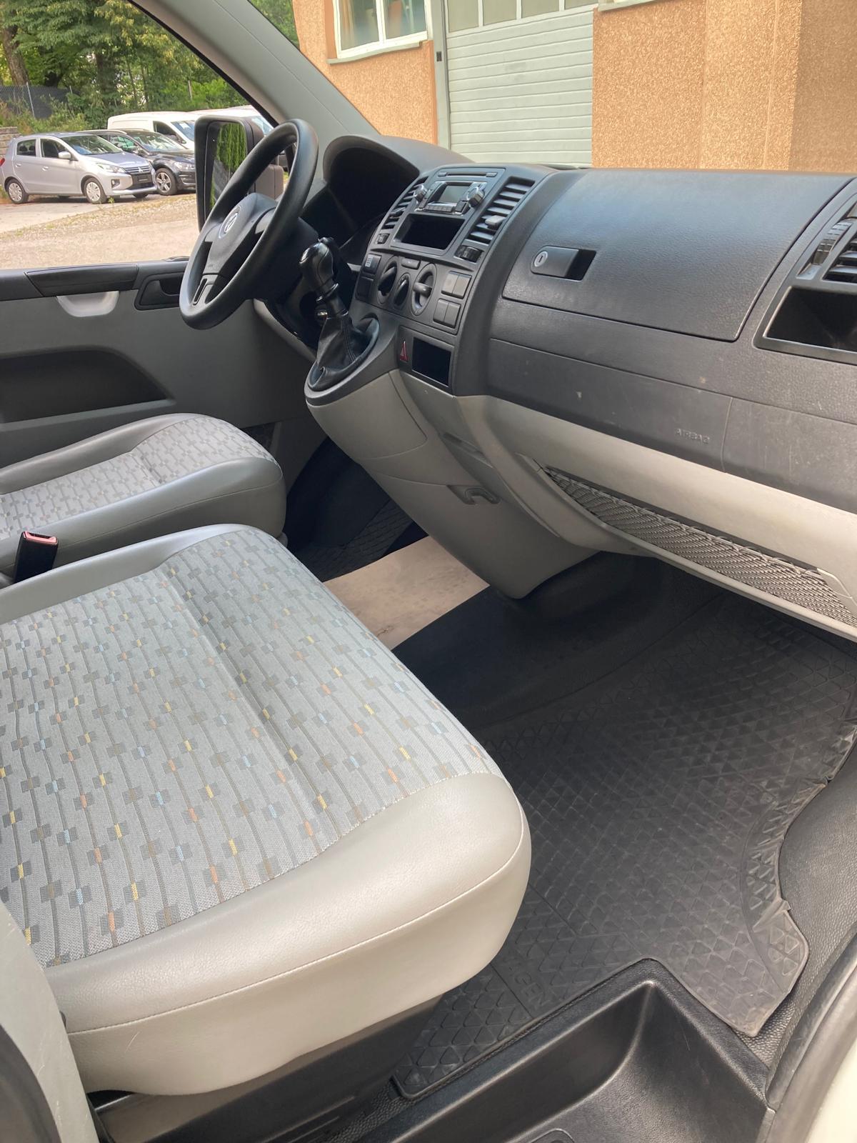 VW T5 2.0 TDI Champion-image-11