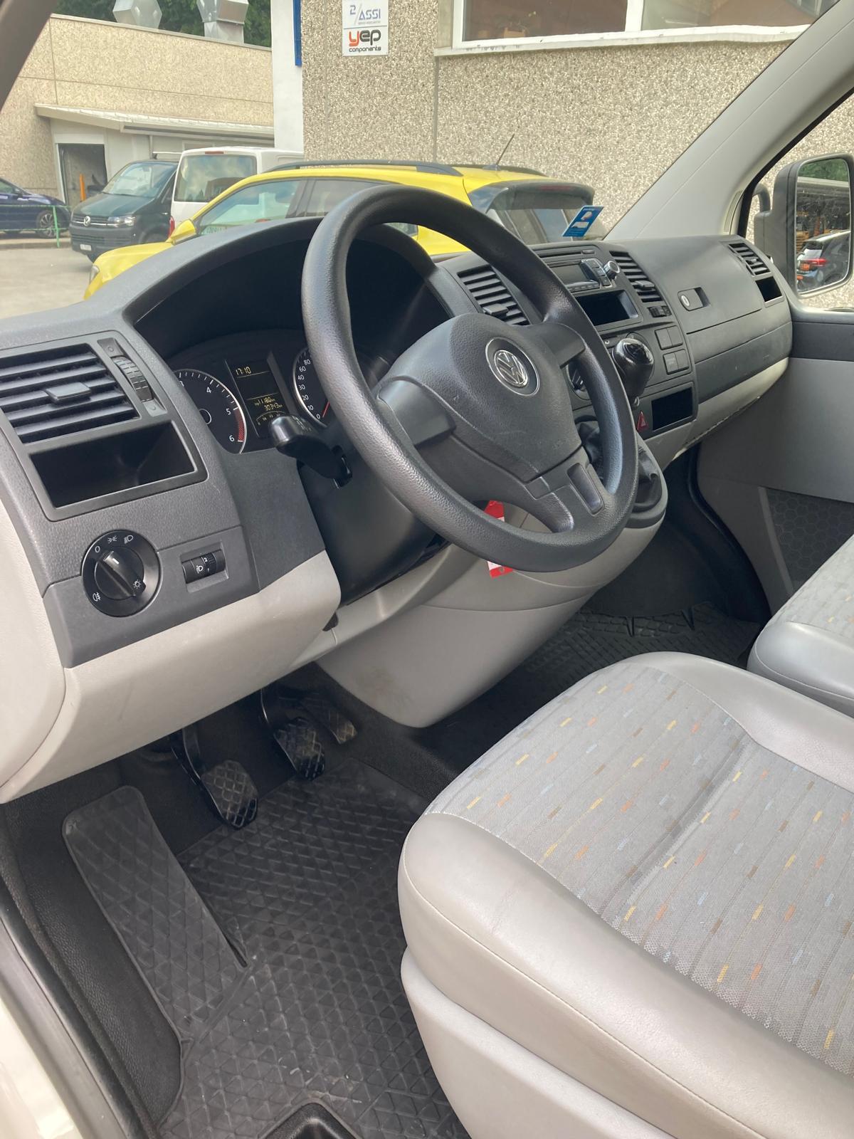 VW T5 2.0 TDI Champion-image-9