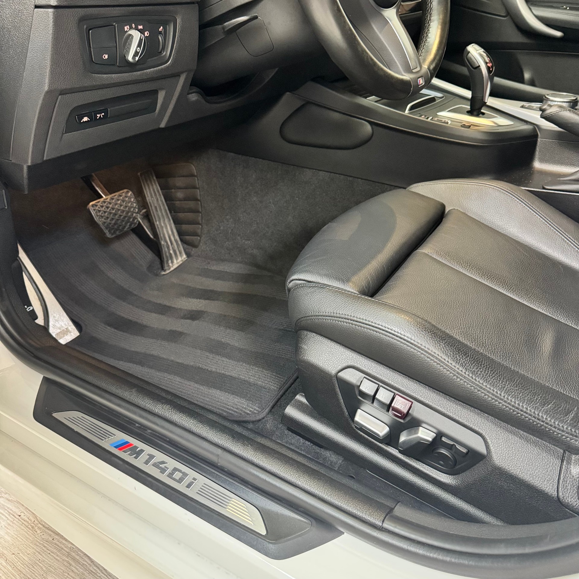 BMW M140i xDrive Steptronic-image-6