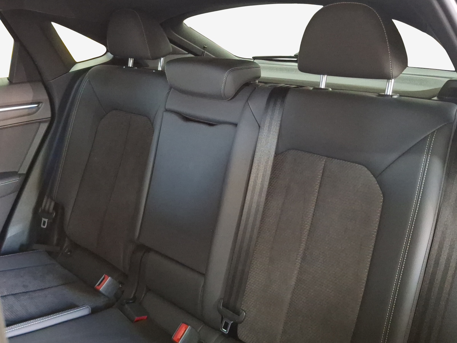 AUDI Q3 Sportback 40 TFSI S line quattro S-tronic-image-11