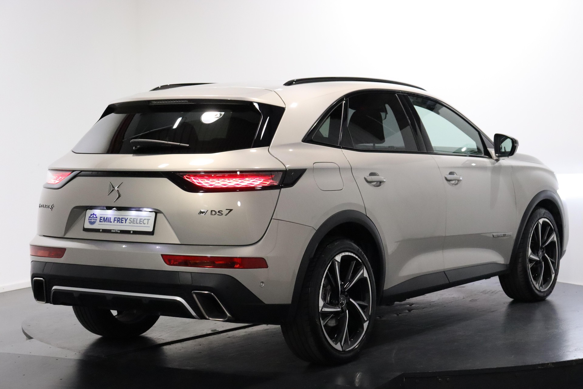 DS AUTOMOBILES 7 Crossback 1.6 E-Tense Louvre 4x4-image-2
