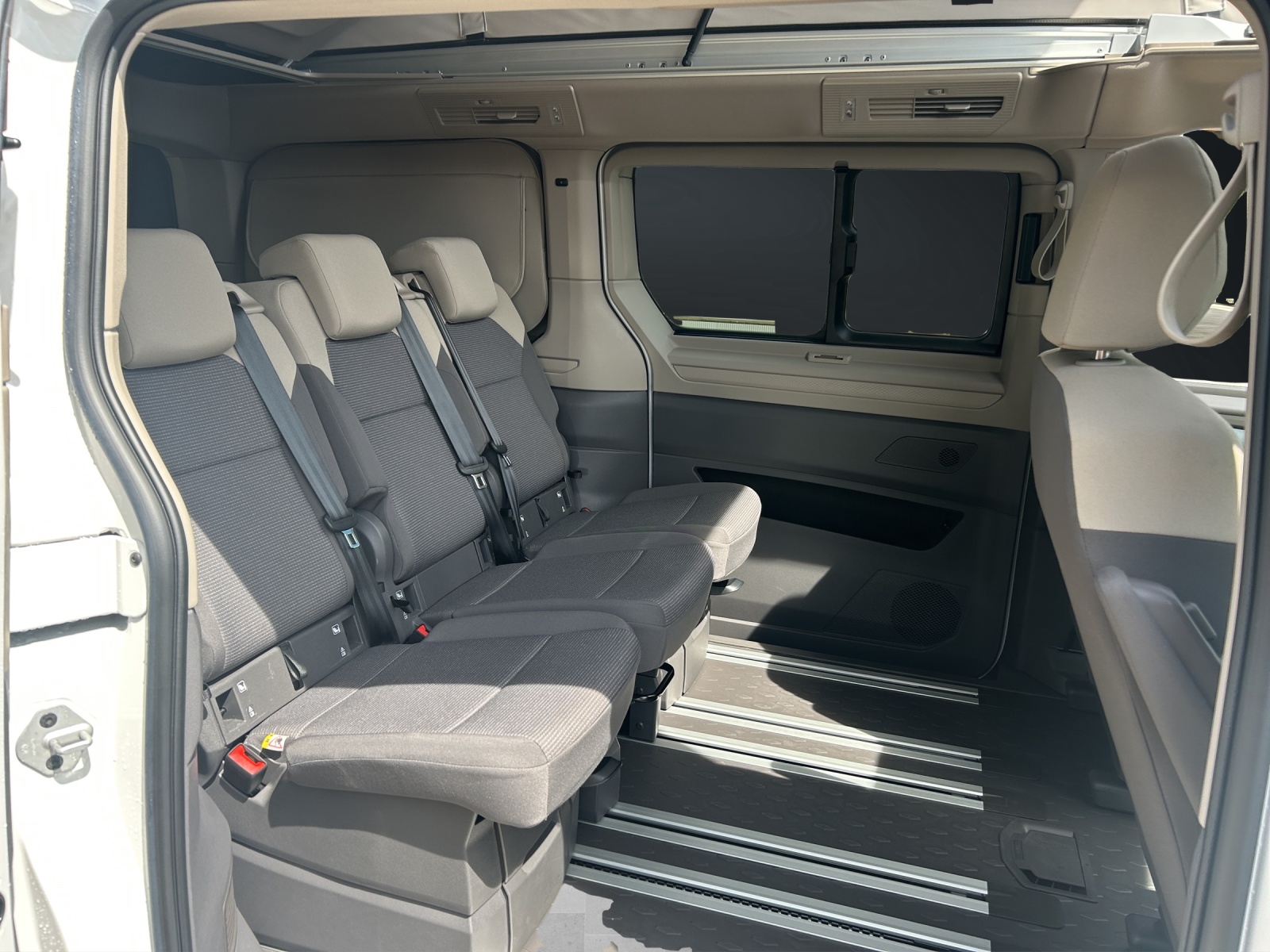 VW California 2.0 TDI Beach Camper DSG-image-10