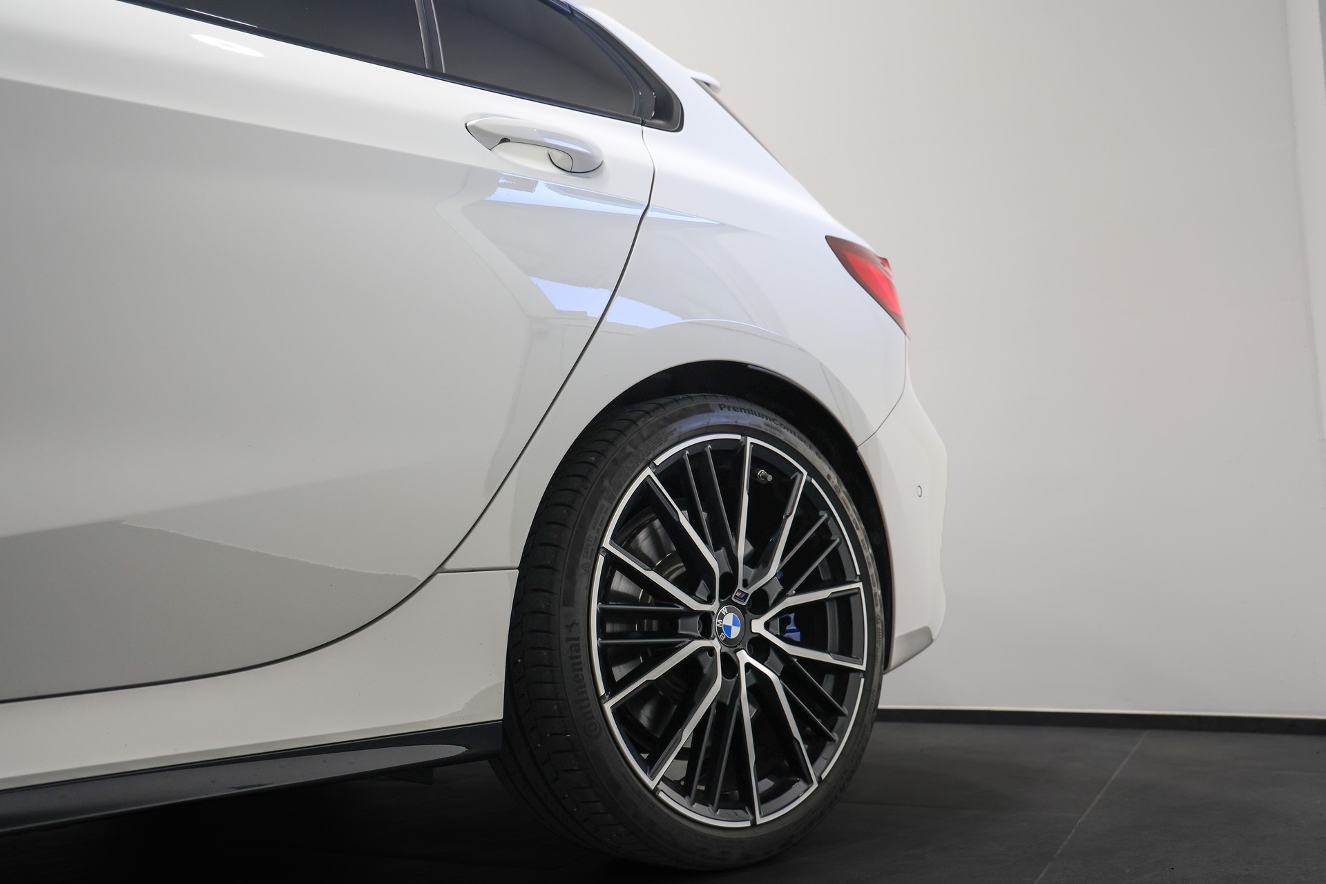 BMW M135i xDrive Steptronic *CH-Fahrzeug*-image-9