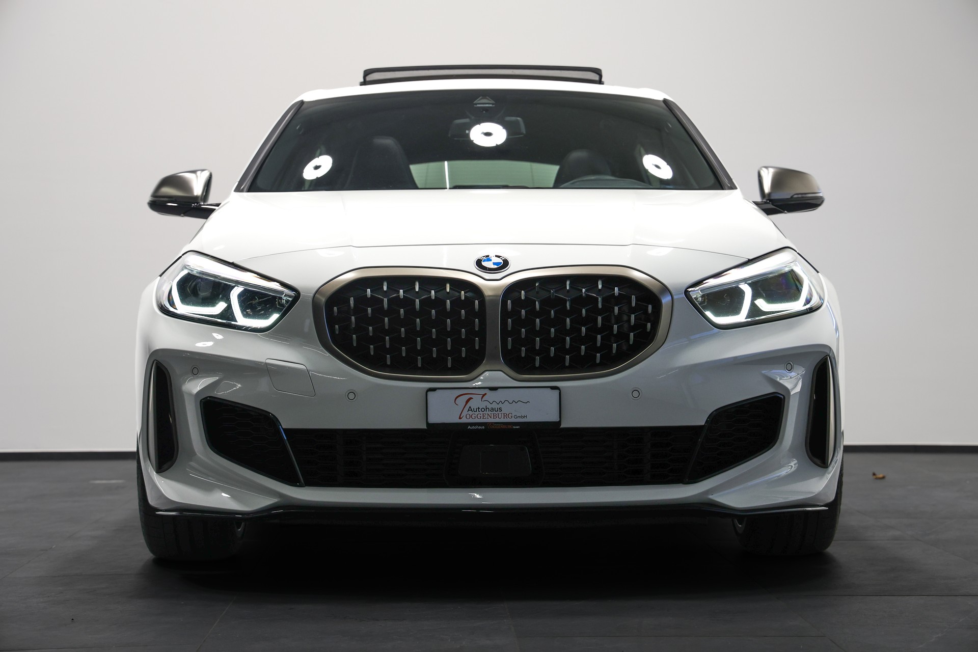 BMW M135i xDrive Steptronic *CH-Fahrzeug*-image-4