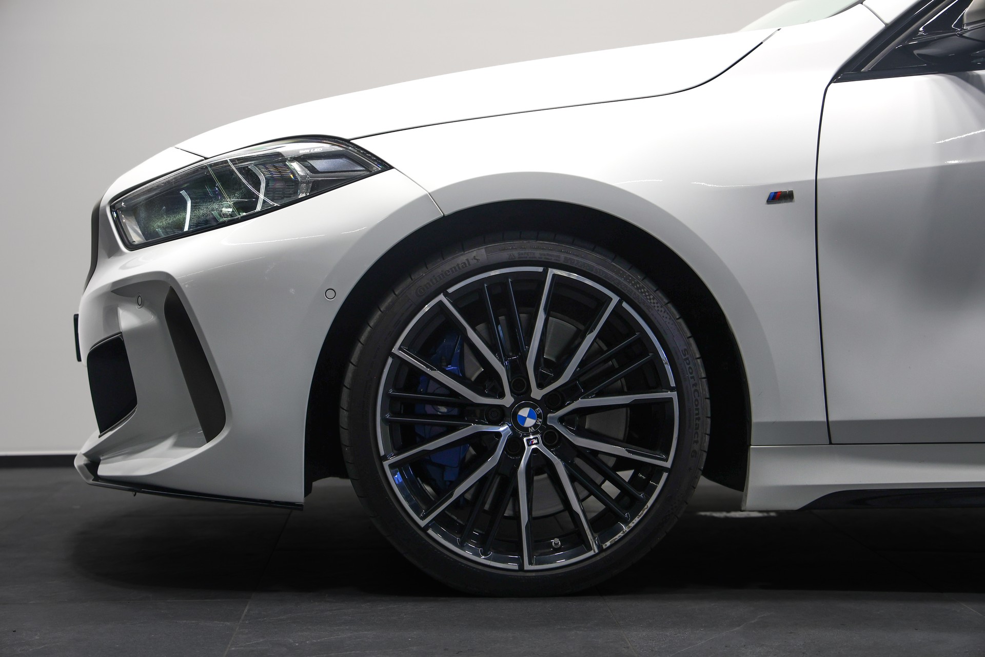 BMW M135i xDrive Steptronic *CH-Fahrzeug*-image-11