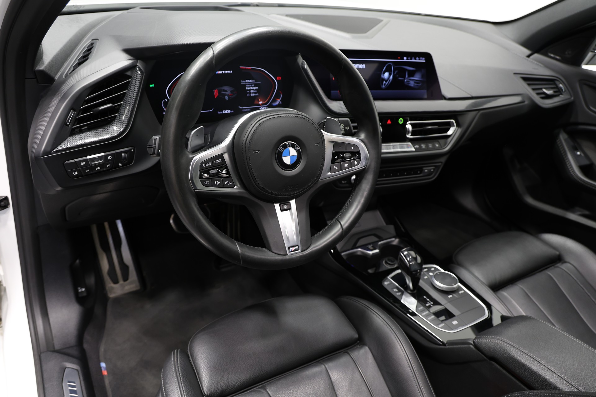 BMW M135i xDrive Steptronic *CH-Fahrzeug*-image-17