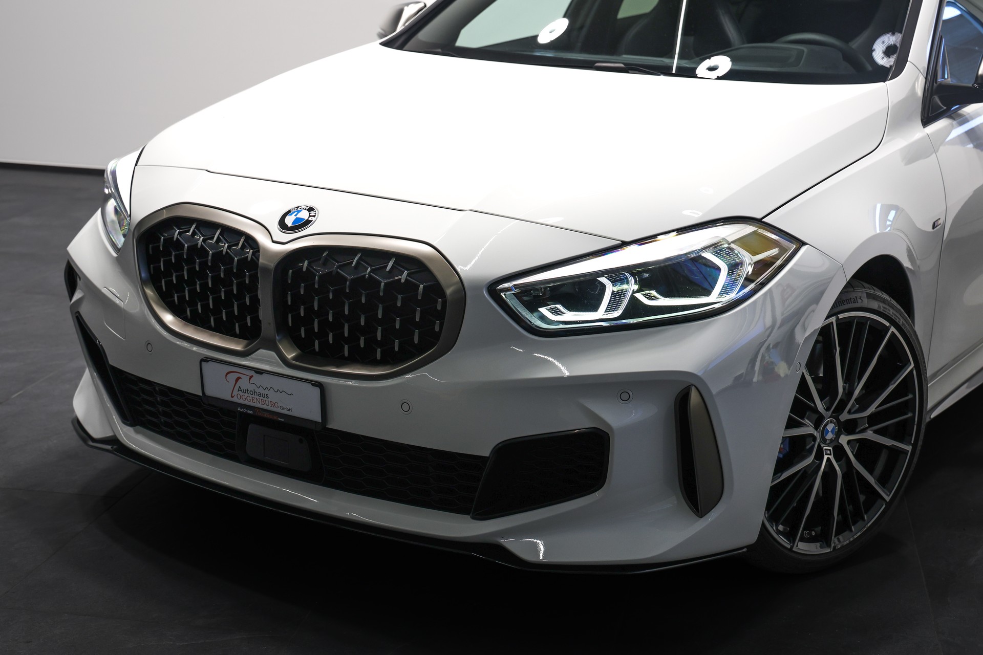 BMW M135i xDrive Steptronic *CH-Fahrzeug*-image-6