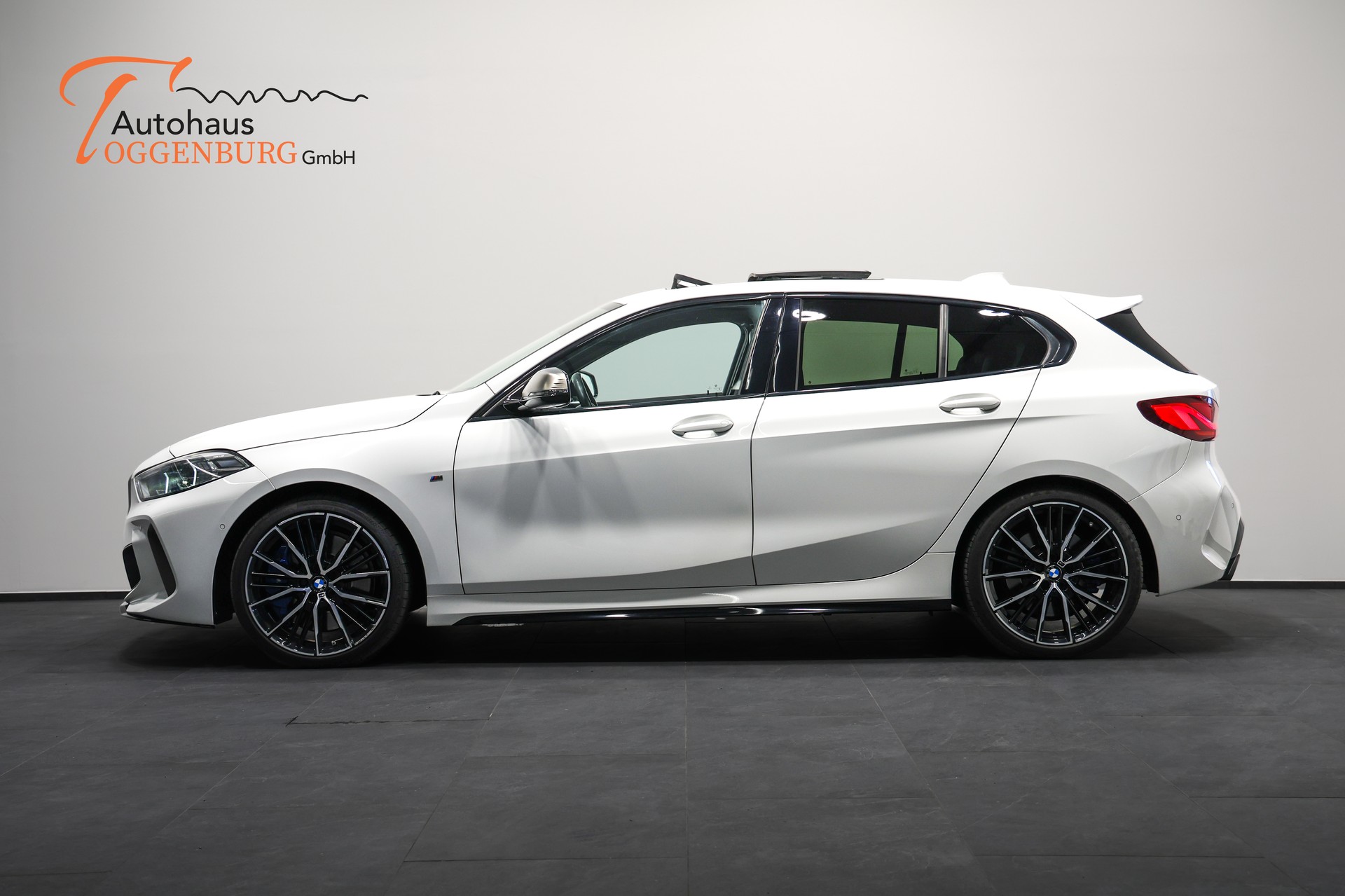 BMW M135i xDrive Steptronic *CH-Fahrzeug*-image-10