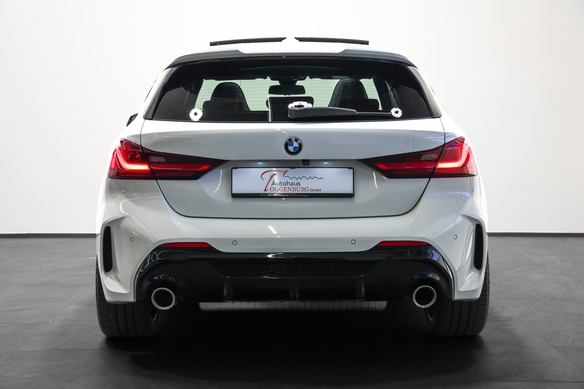 BMW M135i xDrive Steptronic *CH-Fahrzeug*-image-15